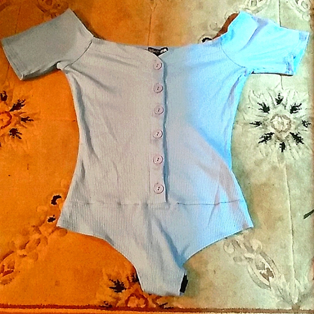 Fashion Nova women's body suit in Large. Also fits size Medium.